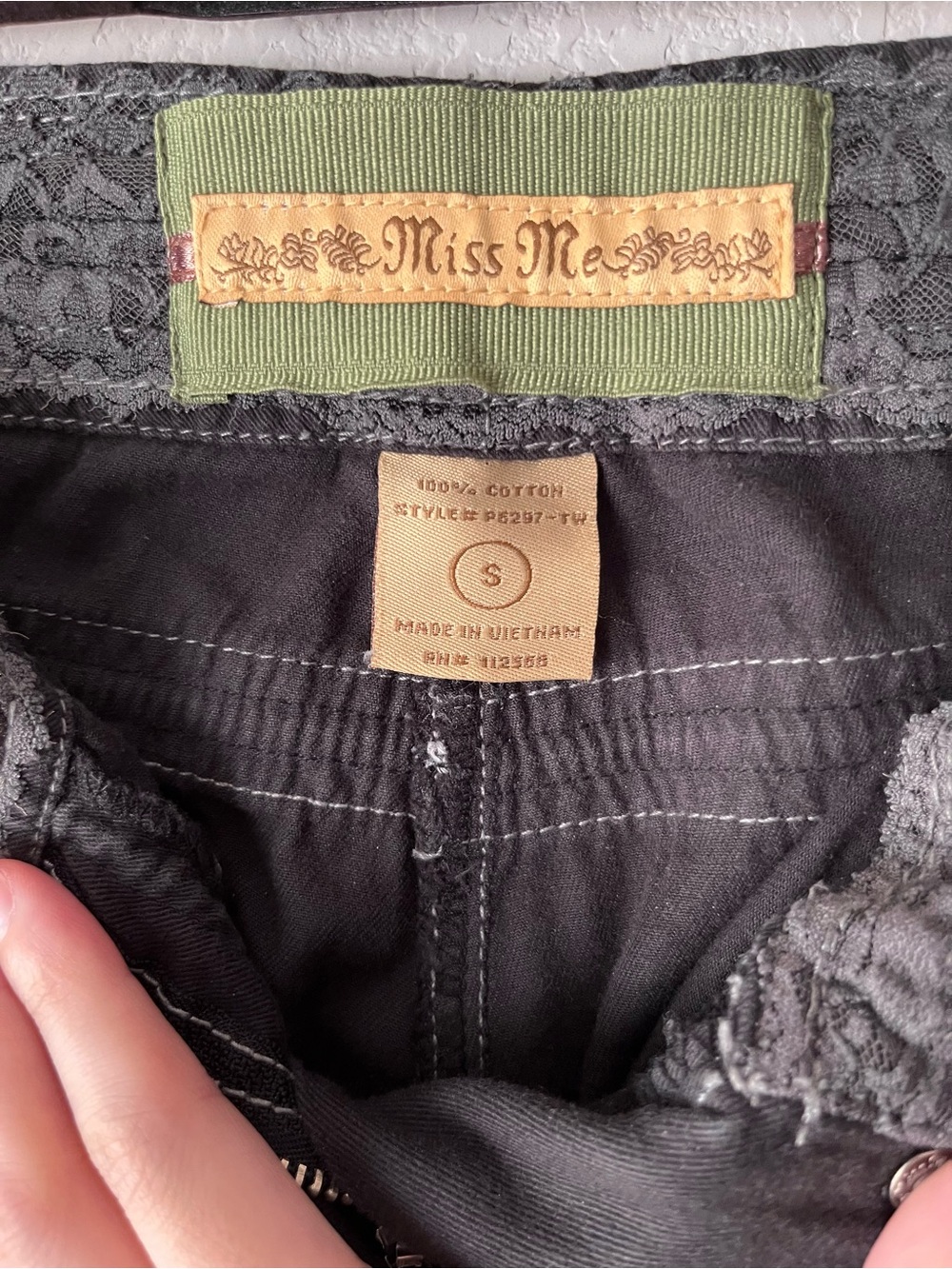 Y2k miss me stallion embroidered beaded cargo capri pants - Picture 8 of 16